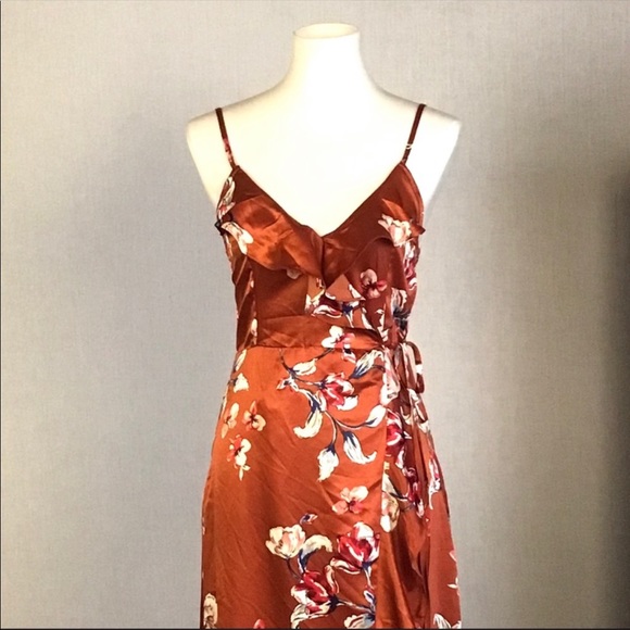 Montrez Silky Wrap Dress - Picture 2 of 6